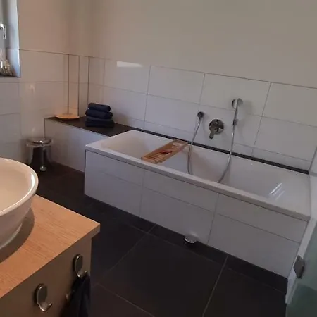 Menge Apartment *